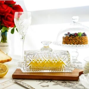 NWT QFkris Glass Butter Dish with Lid Holds One Stick of Butter Beautiful Detail